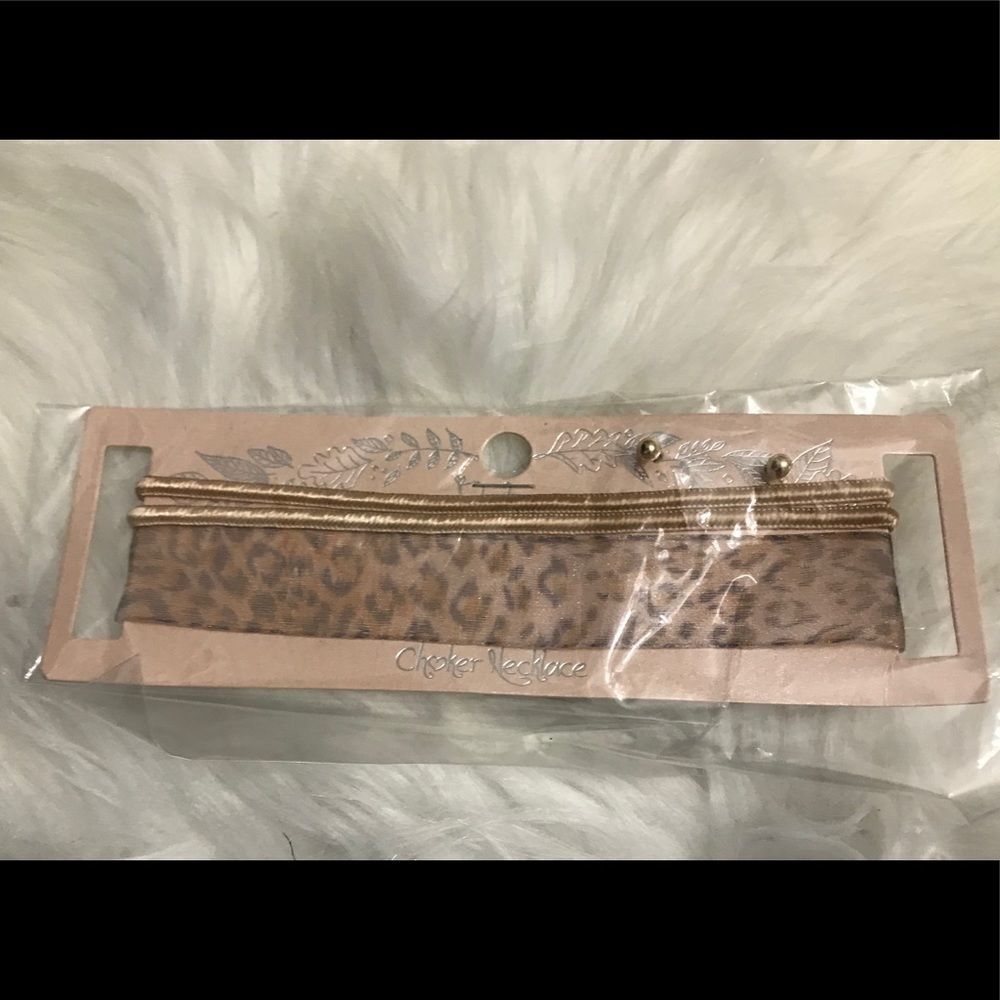 Set of 2 chokers and earrings set